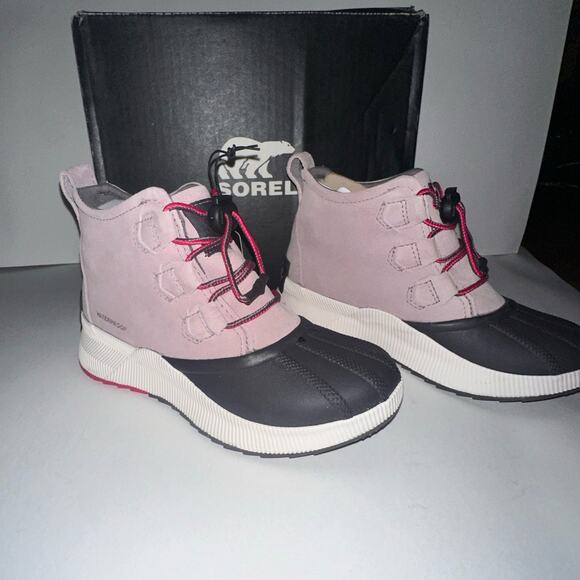 Sorel out n about kids boots - Picture 2 of 6